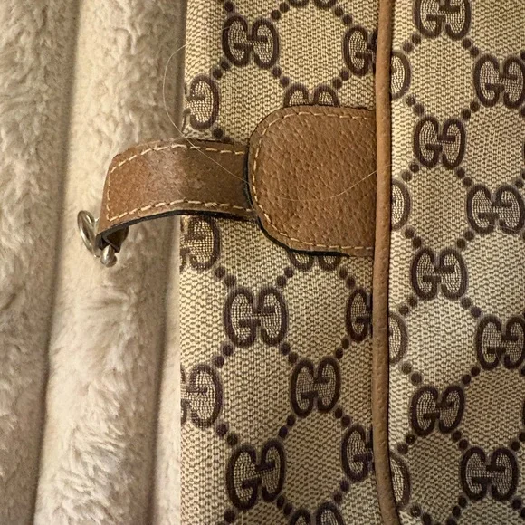 Vintage Gucci GG Supreme Canvas Garment Bag with Signature Red and Green Stripe. - Picture 16 of 16